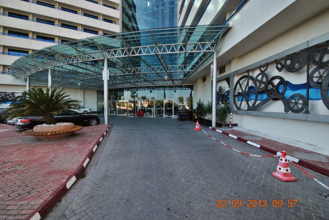 imagini hotel TITANIC LARA